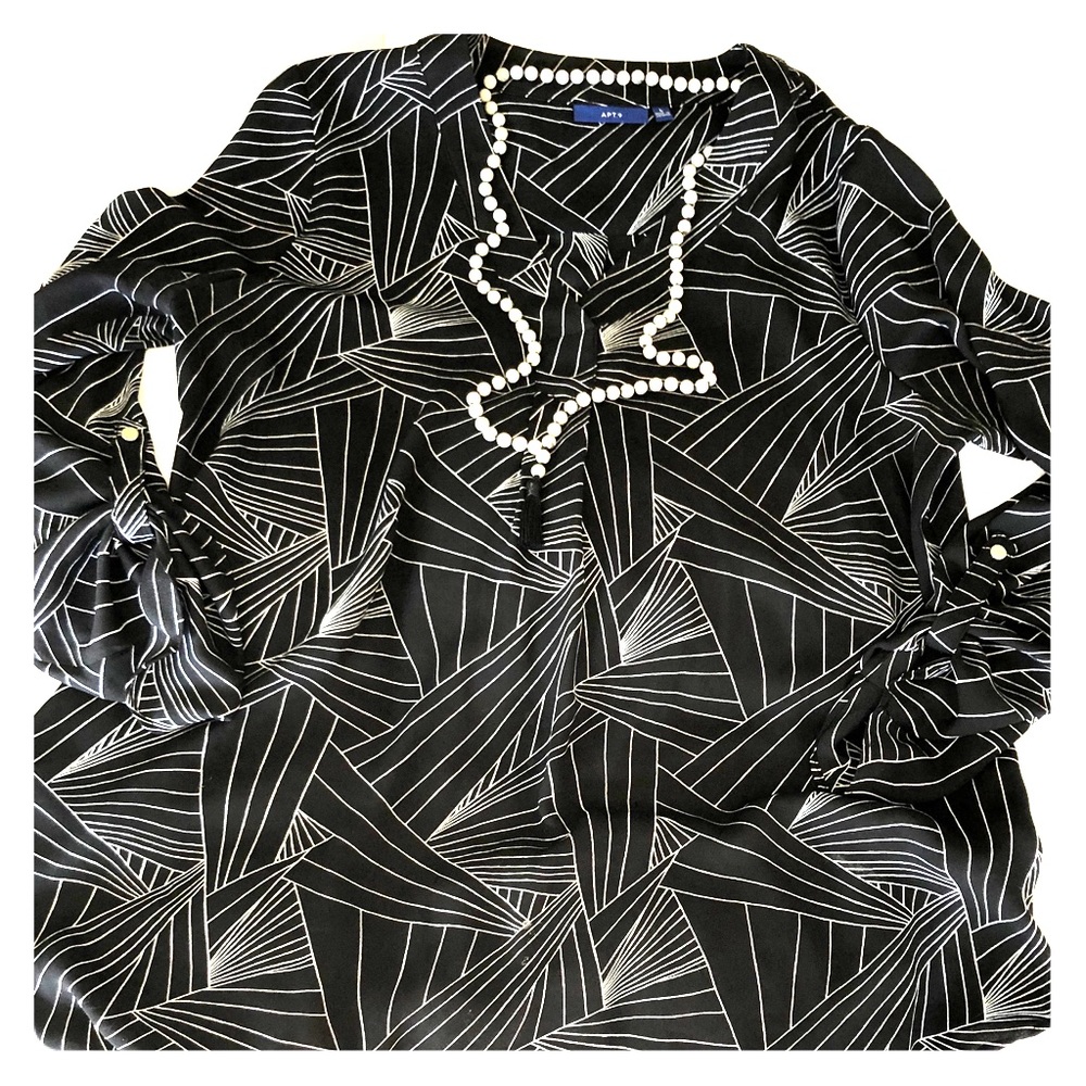 Apt. 9 geometric blouse 3/4 length sleeves